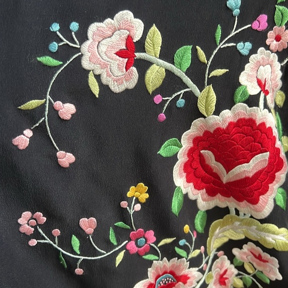 🏴💐100% Silk Shawl Floral Embroidered by Sue Wong | Black | 51”x18” + Fringe - Picture 4 of 17